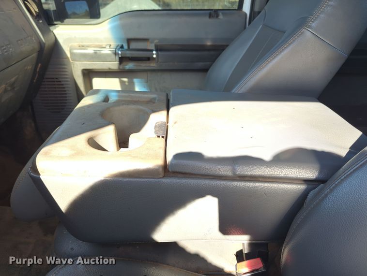 image for item OL9162 2016 Ford F250 Super Duty  Crew Cab pickup truck