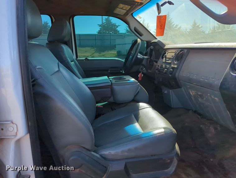 image for item OL9162 2016 Ford F250 Super Duty  Crew Cab pickup truck