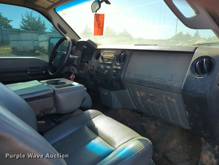 image for item OL9162 2016 Ford F250 Super Duty  Crew Cab pickup truck