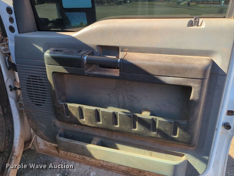 image for item OL9162 2016 Ford F250 Super Duty  Crew Cab pickup truck