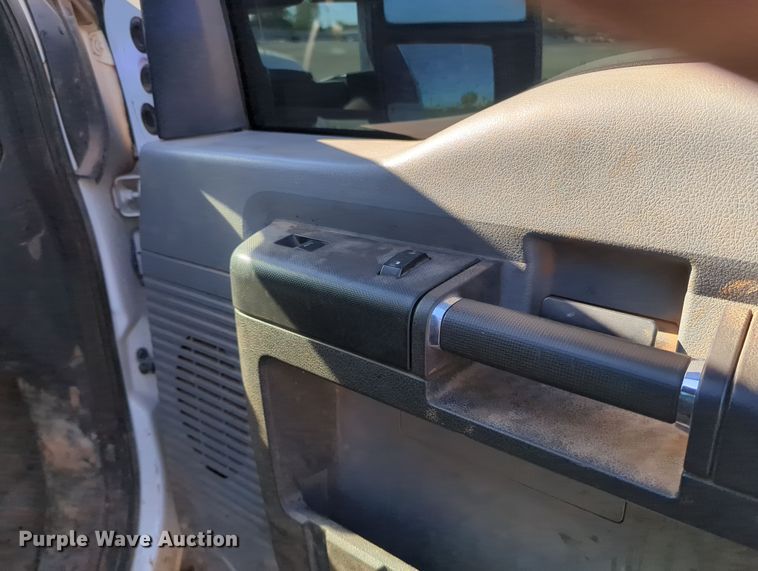 image for item OL9162 2016 Ford F250 Super Duty  Crew Cab pickup truck