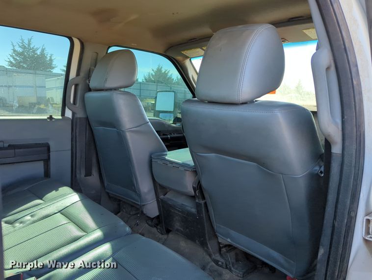 image for item OL9162 2016 Ford F250 Super Duty  Crew Cab pickup truck