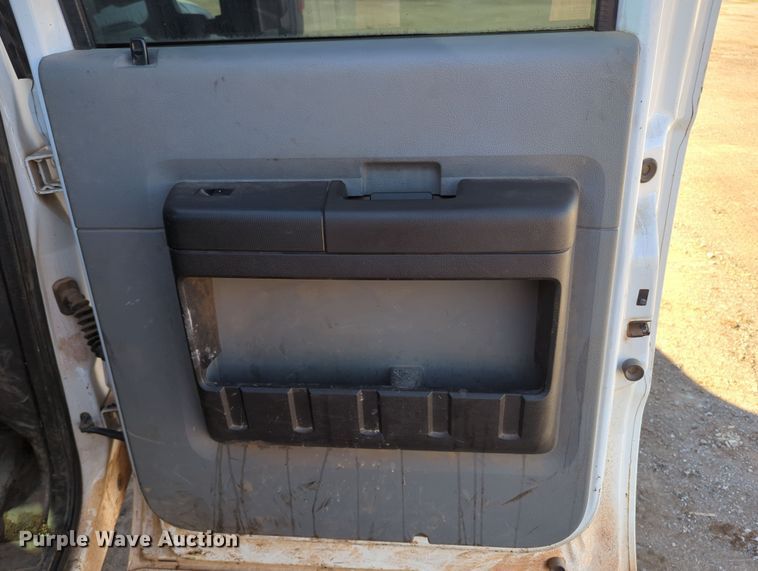 image for item OL9162 2016 Ford F250 Super Duty  Crew Cab pickup truck