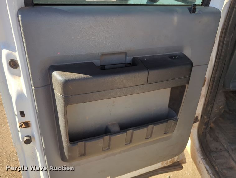 image for item OL9162 2016 Ford F250 Super Duty  Crew Cab pickup truck