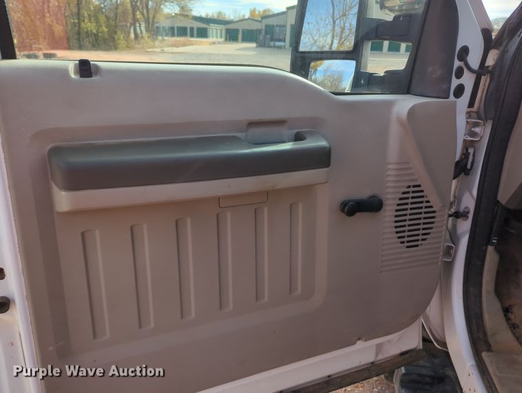 image for item OL9175 2010 Ford F550 Super Duty XL  hook lift truck