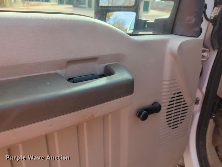 image for item OL9175 2010 Ford F550 Super Duty XL  hook lift truck