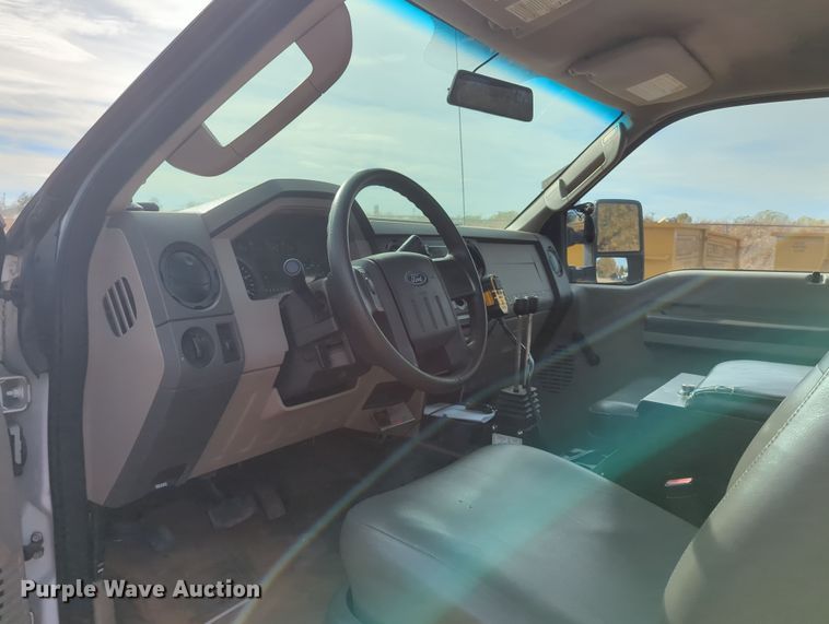 image for item OL9175 2010 Ford F550 Super Duty XL  hook lift truck