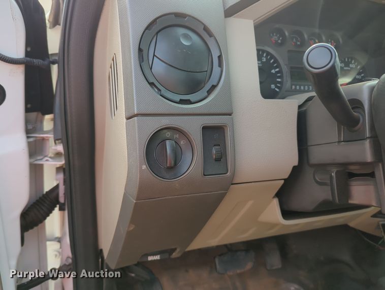 image for item OL9175 2010 Ford F550 Super Duty XL  hook lift truck