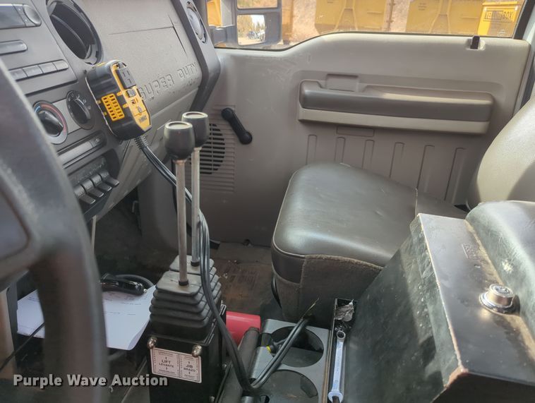 image for item OL9175 2010 Ford F550 Super Duty XL  hook lift truck