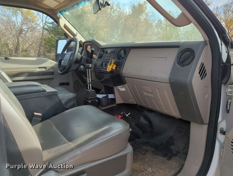 image for item OL9175 2010 Ford F550 Super Duty XL  hook lift truck