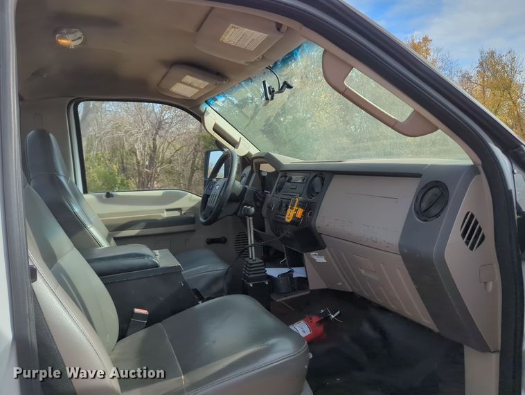 image for item OL9175 2010 Ford F550 Super Duty XL  hook lift truck