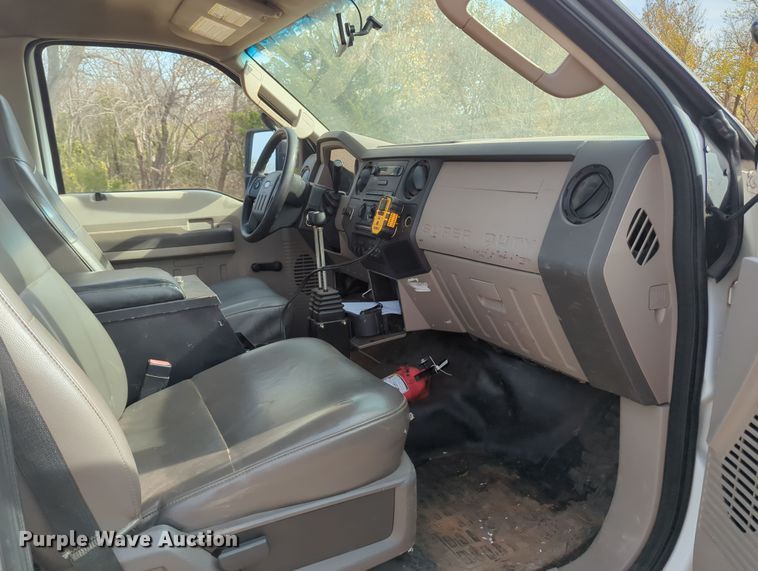 image for item OL9175 2010 Ford F550 Super Duty XL  hook lift truck