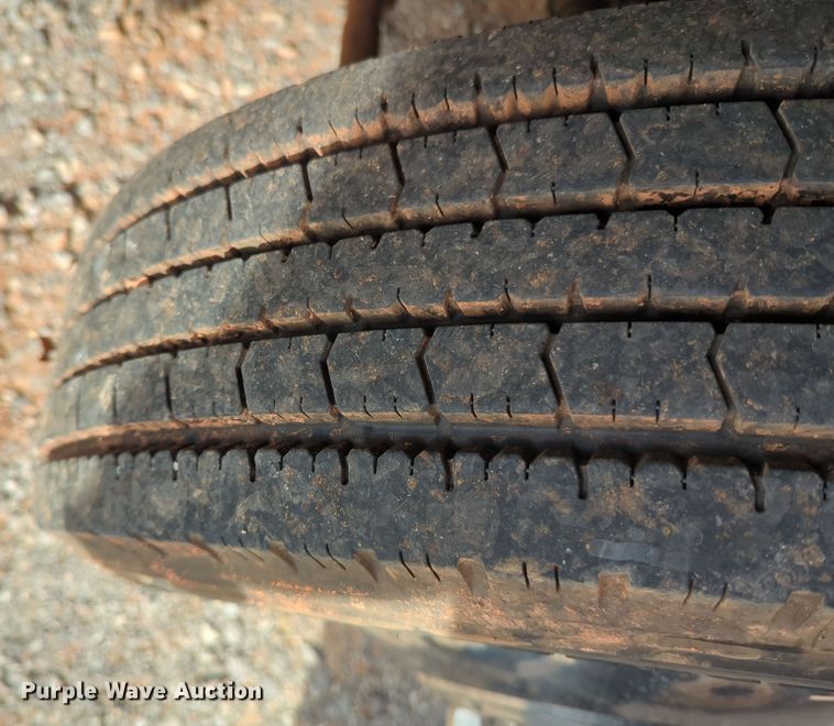 image for item OL9175 2010 Ford F550 Super Duty XL  hook lift truck