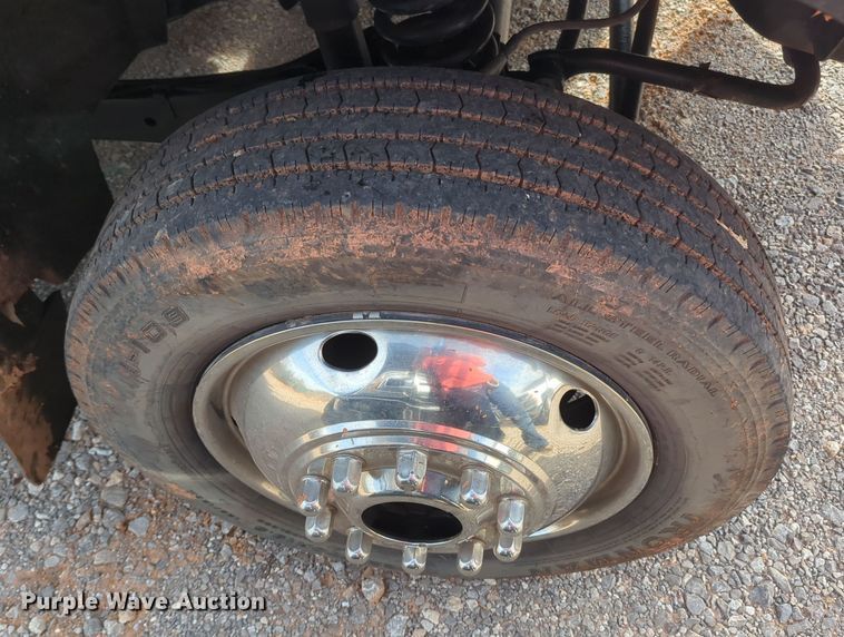 image for item OL9175 2010 Ford F550 Super Duty XL  hook lift truck