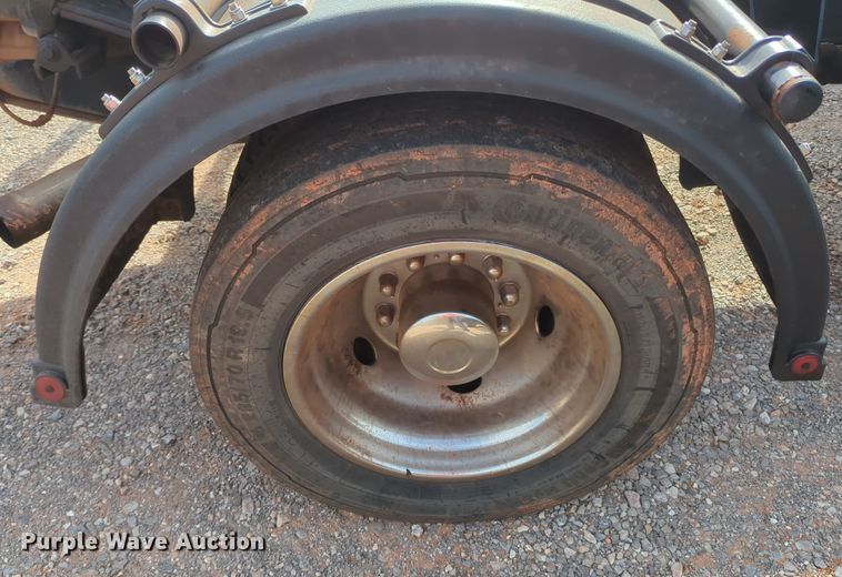 image for item OL9175 2010 Ford F550 Super Duty XL  hook lift truck