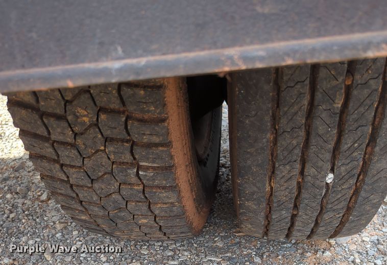 image for item OL9175 2010 Ford F550 Super Duty XL  hook lift truck