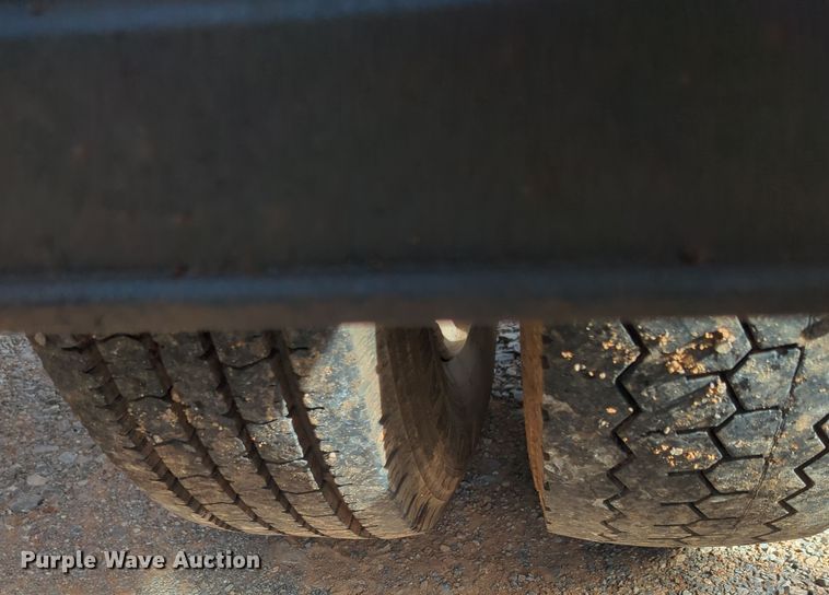 image for item OL9175 2010 Ford F550 Super Duty XL  hook lift truck