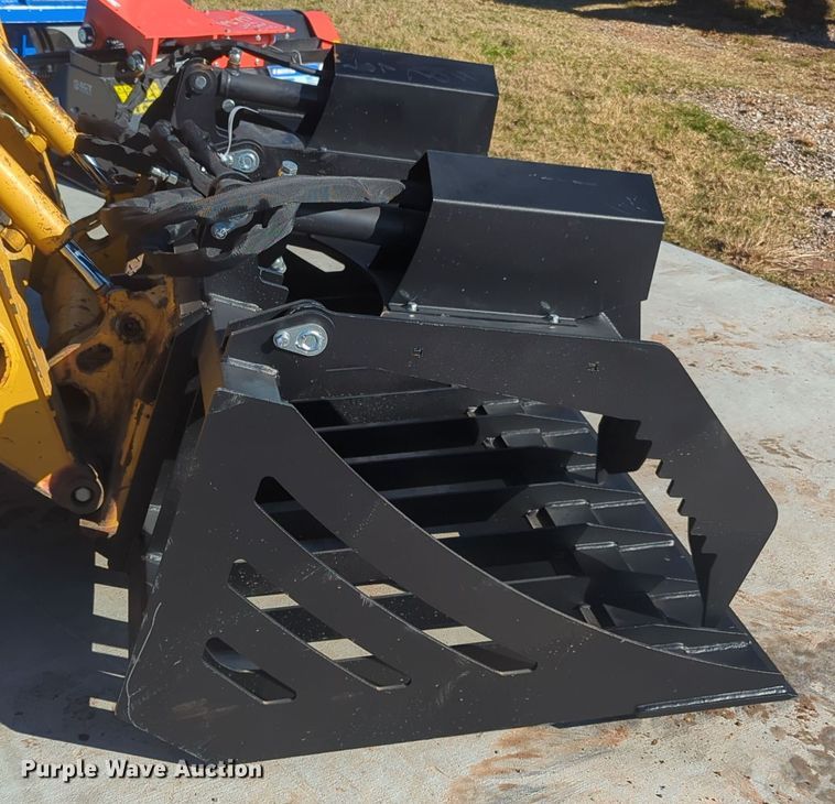 image for item OL9196 2023  skid steer grapple bucket