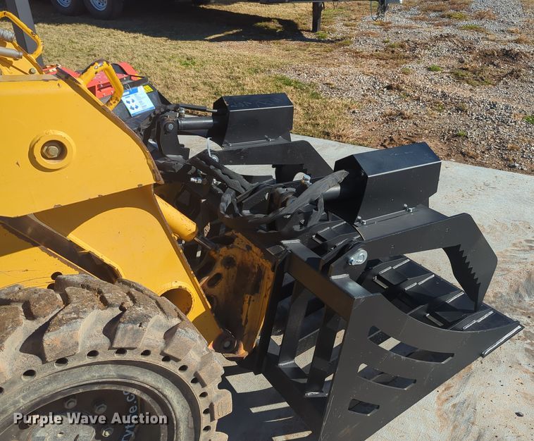 image for item OL9196 2023  skid steer grapple bucket