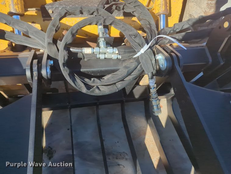 image for item OL9196 2023  skid steer grapple bucket