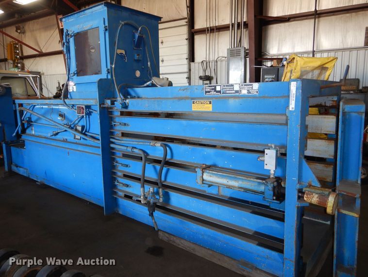 image for item OL9360 Balemaster 372AJLPUXZ9Z  horizontal baler