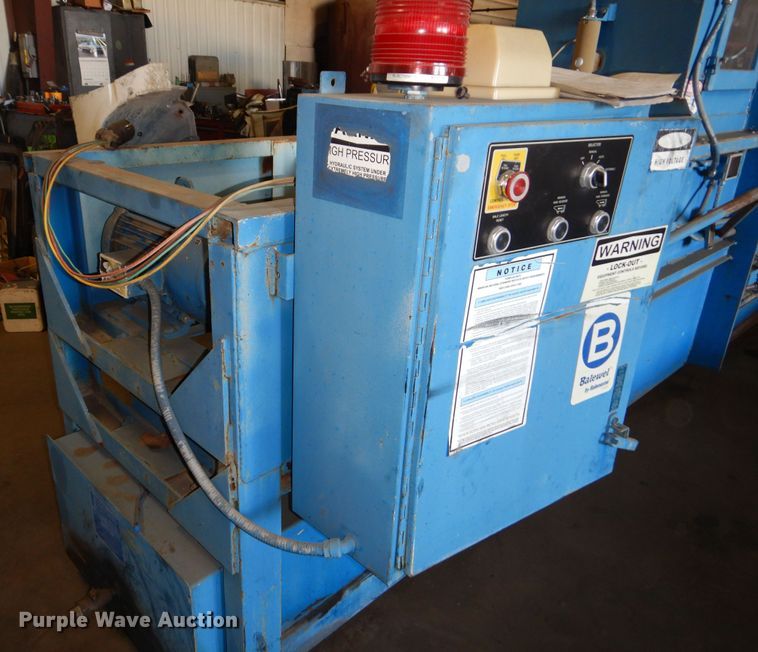 image for item OL9360 Balemaster 372AJLPUXZ9Z  horizontal baler