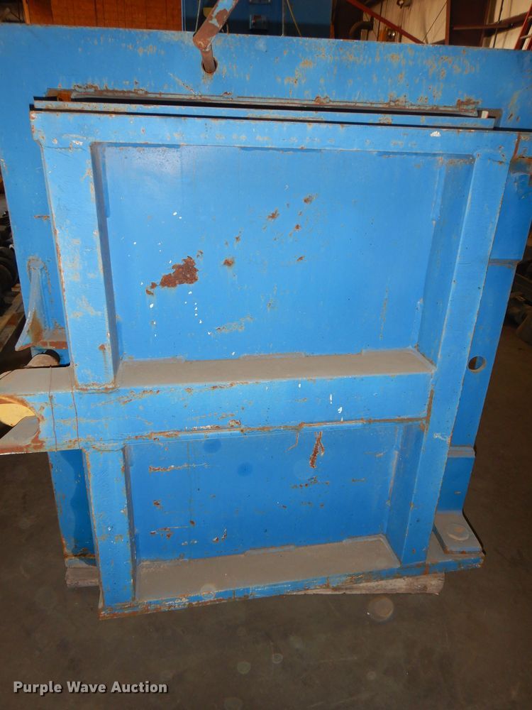 image for item OL9360 Balemaster 372AJLPUXZ9Z  horizontal baler