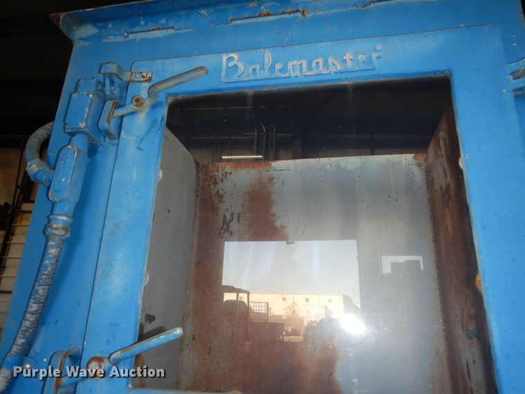 image for item OL9360 Balemaster 372AJLPUXZ9Z  horizontal baler