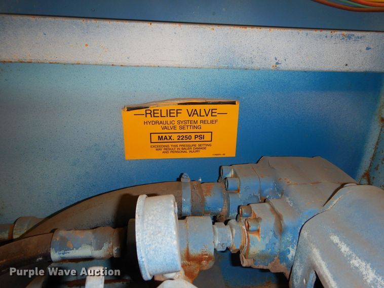 image for item OL9360 Balemaster 372AJLPUXZ9Z  horizontal baler