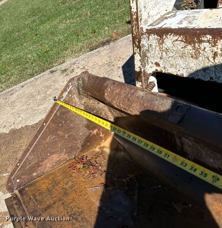 image for item DJ6448 1992 Bobcat 743B  skid steer loader