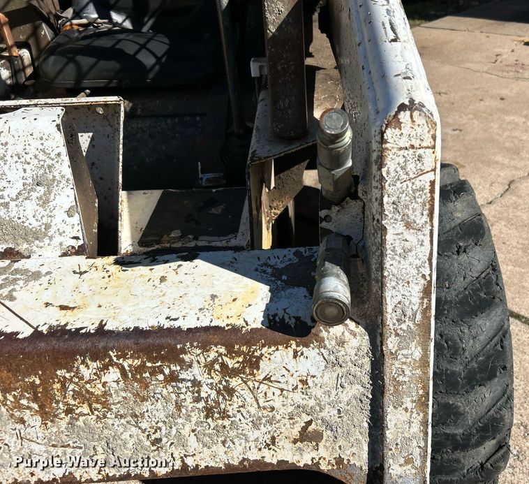 image for item DJ6448 1992 Bobcat 743B  skid steer loader