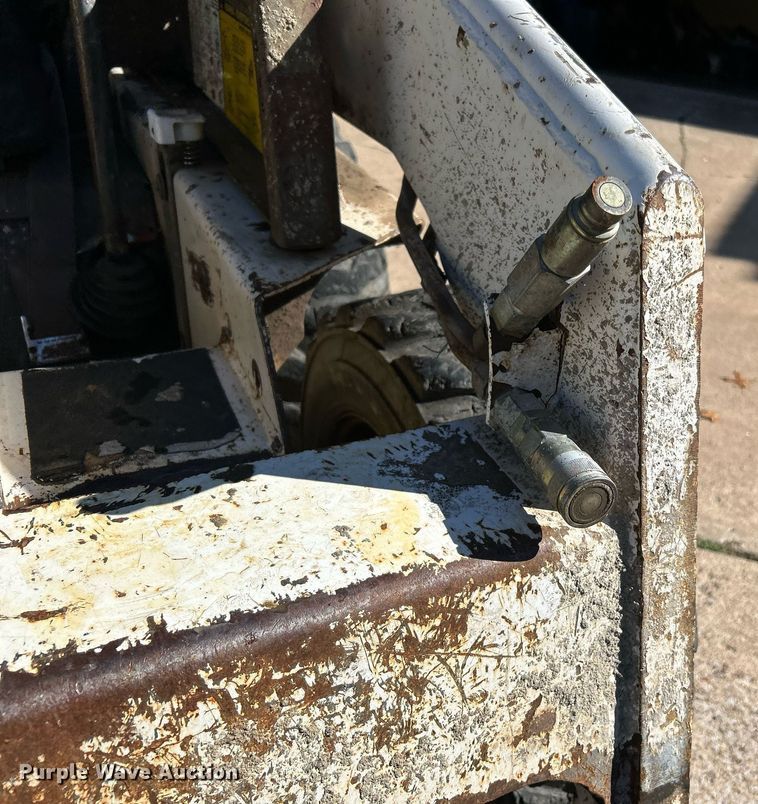 image for item DJ6448 1992 Bobcat 743B  skid steer loader