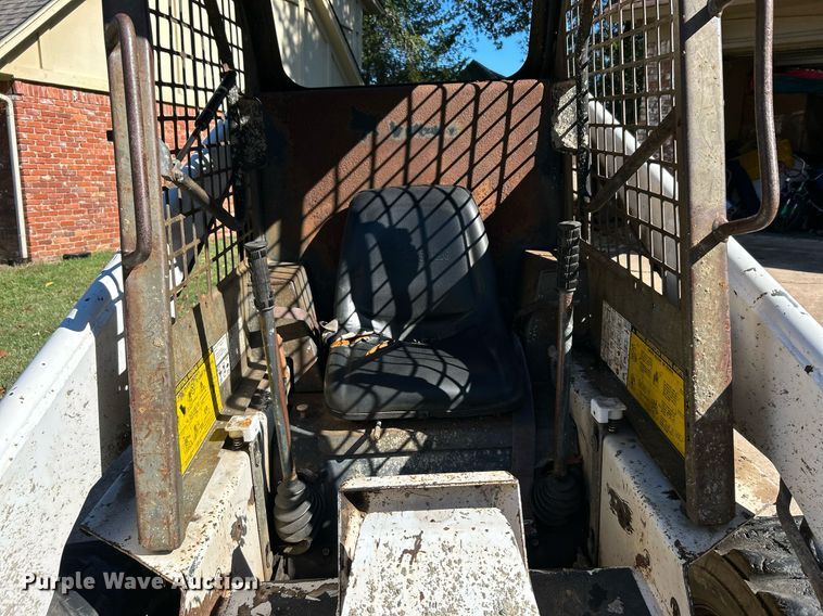 image for item DJ6448 1992 Bobcat 743B  skid steer loader