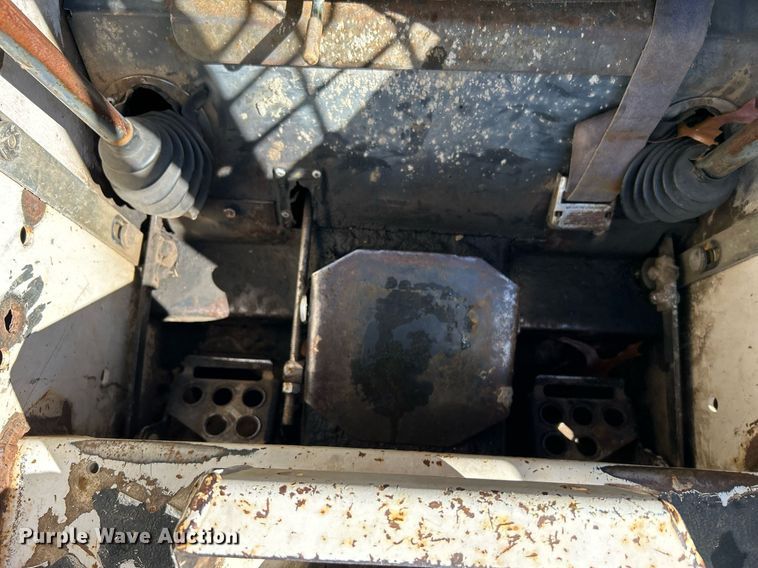 image for item DJ6448 1992 Bobcat 743B  skid steer loader