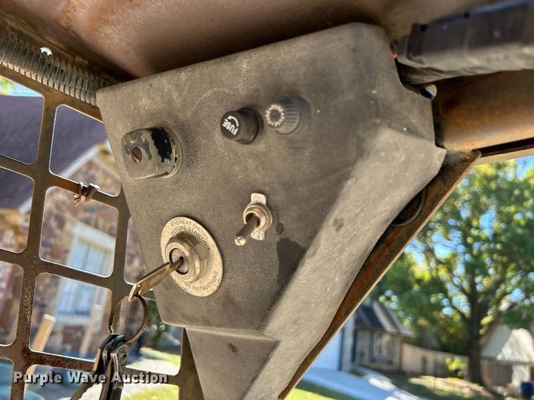 image for item DJ6448 1992 Bobcat 743B  skid steer loader