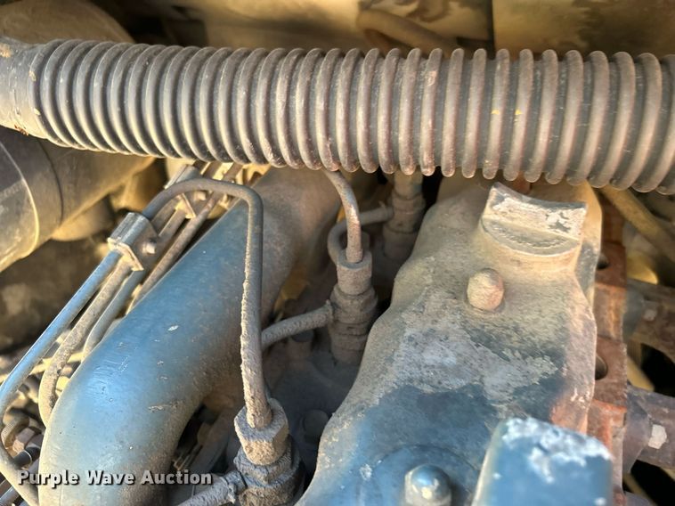 image for item DJ6448 1992 Bobcat 743B  skid steer loader