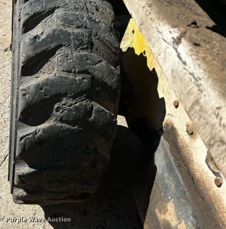 image for item DJ6448 1992 Bobcat 743B  skid steer loader