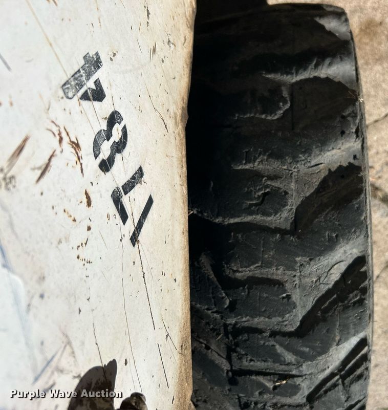 image for item DJ6448 1992 Bobcat 743B  skid steer loader