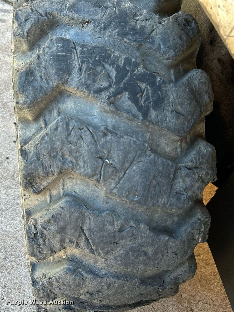 image for item DJ6448 1992 Bobcat 743B  skid steer loader