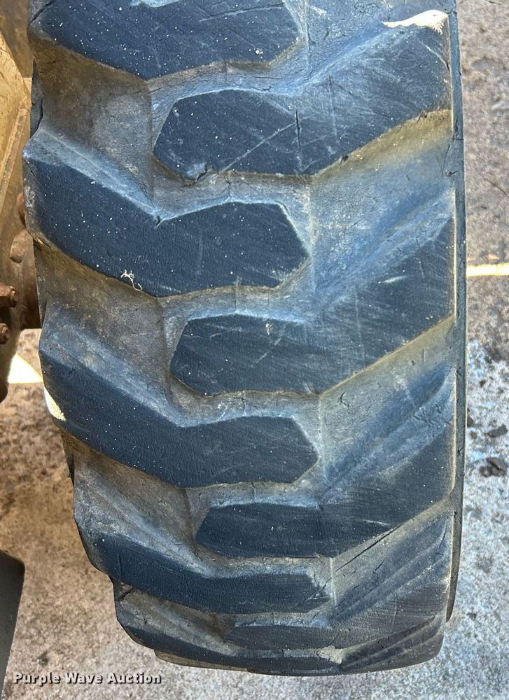 image for item DJ6448 1992 Bobcat 743B  skid steer loader