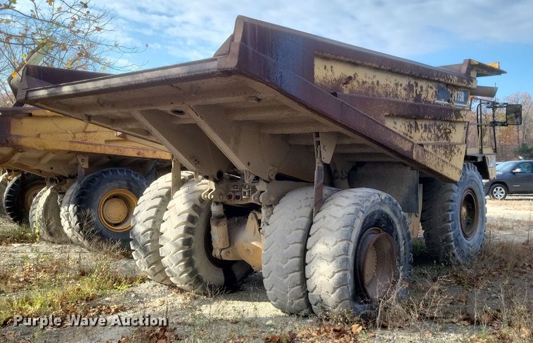 image for item DK1174 1996 Caterpillar 775B  haul truck