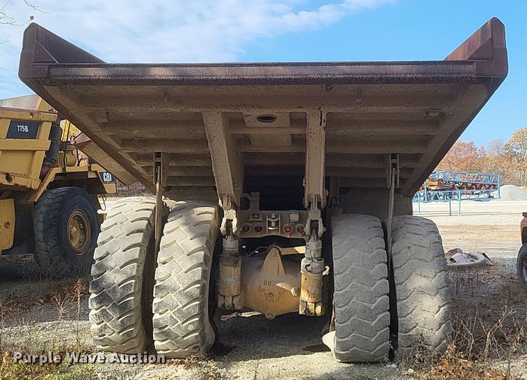 image for item DK1174 1996 Caterpillar 775B  haul truck