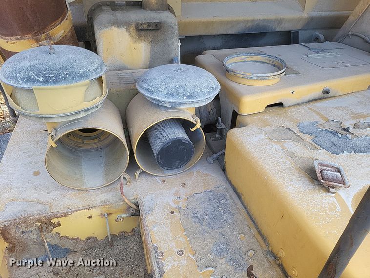 image for item DK1174 1996 Caterpillar 775B  haul truck