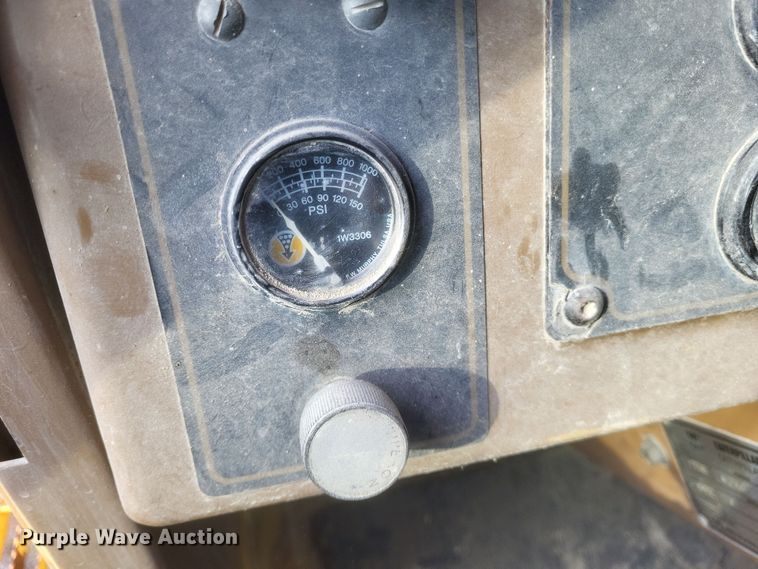 image for item DK1174 1996 Caterpillar 775B  haul truck