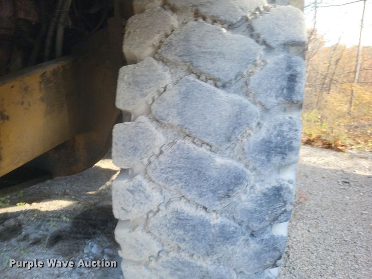 image for item DK1174 1996 Caterpillar 775B  haul truck