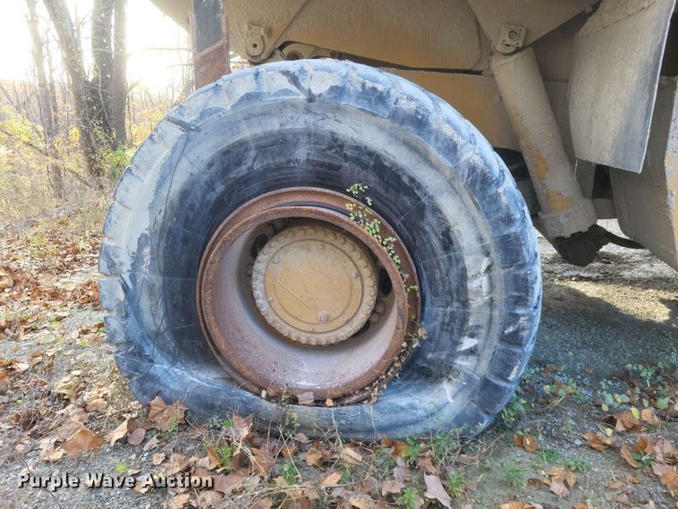 image for item DK1174 1996 Caterpillar 775B  haul truck