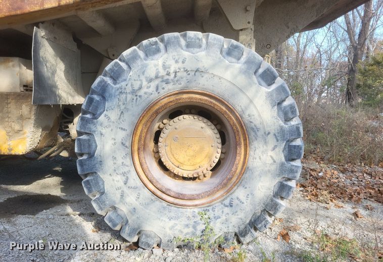 image for item DK1174 1996 Caterpillar 775B  haul truck