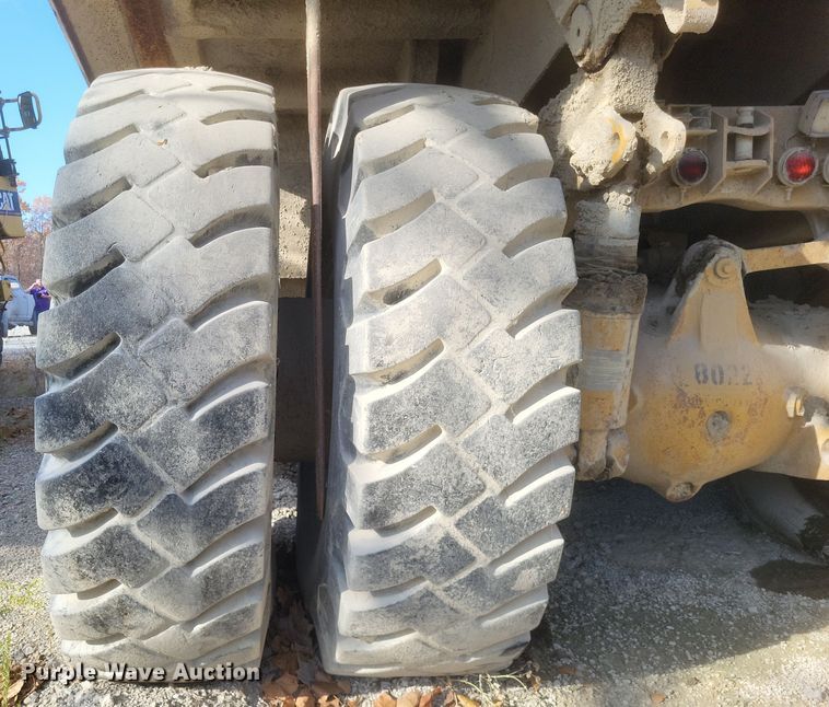 image for item DK1174 1996 Caterpillar 775B  haul truck