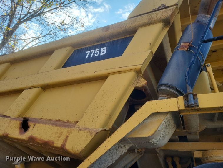 image for item DK1175 1995 Caterpillar 775B  haul truck