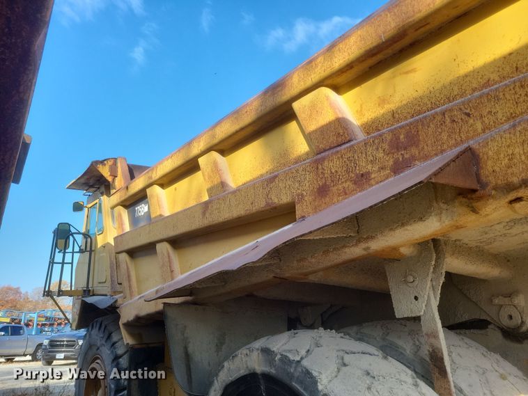 image for item DK1175 1995 Caterpillar 775B  haul truck